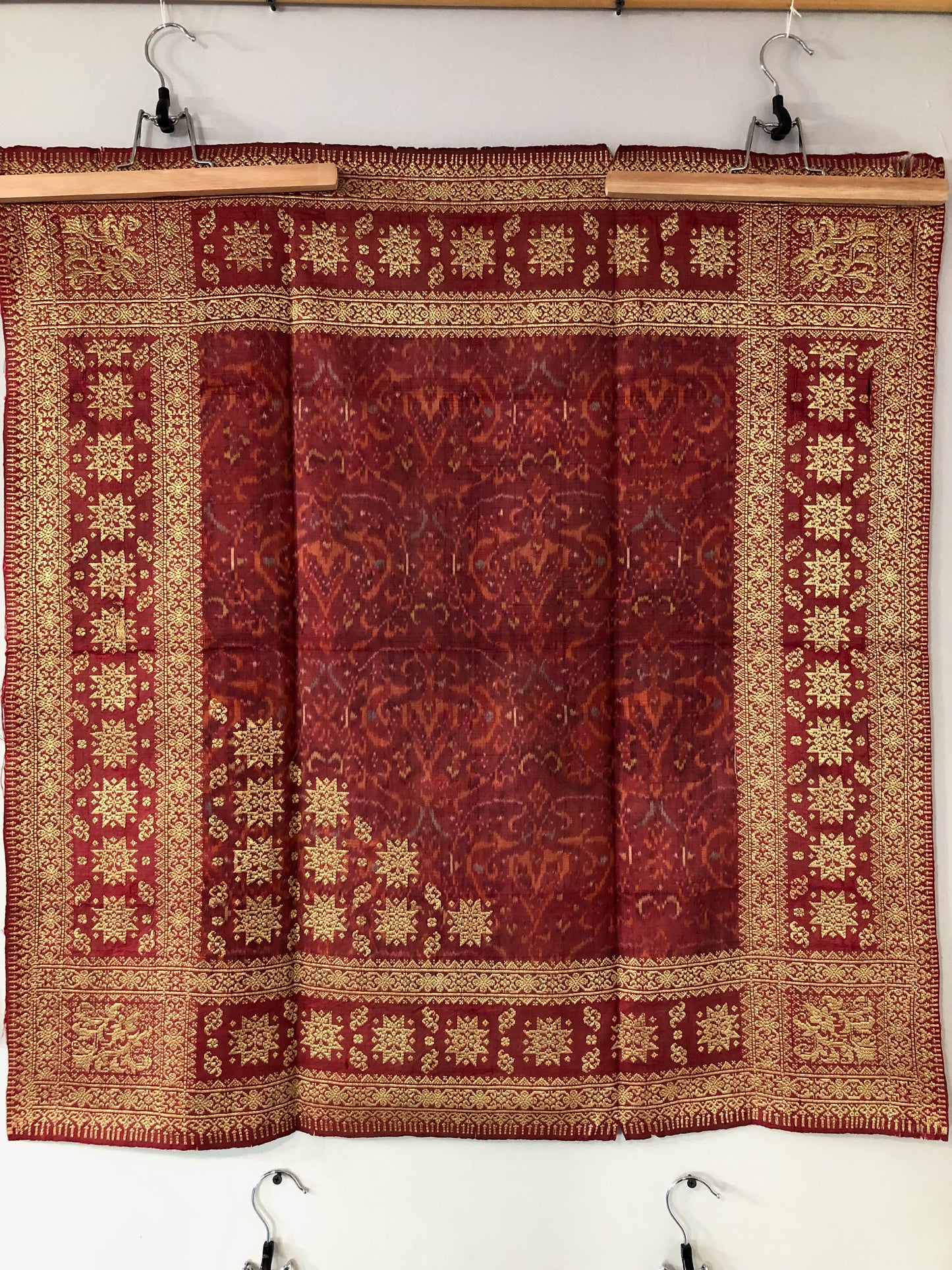 Palembang songket ikat kepala