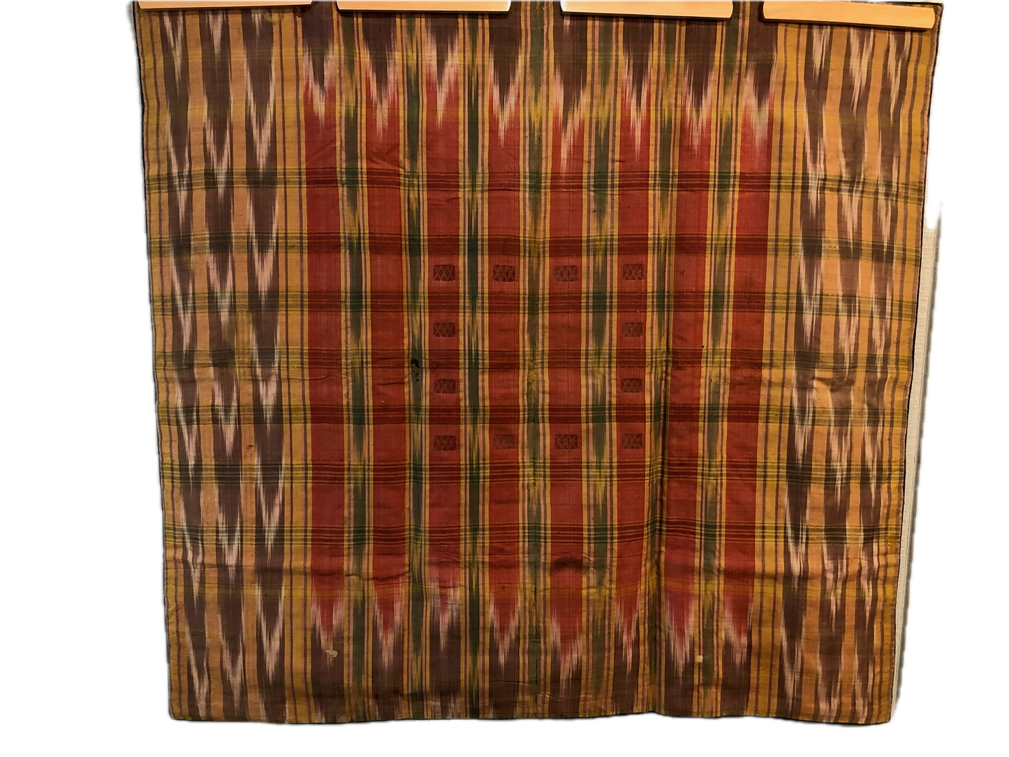 Kolomna silk and metal thread cover