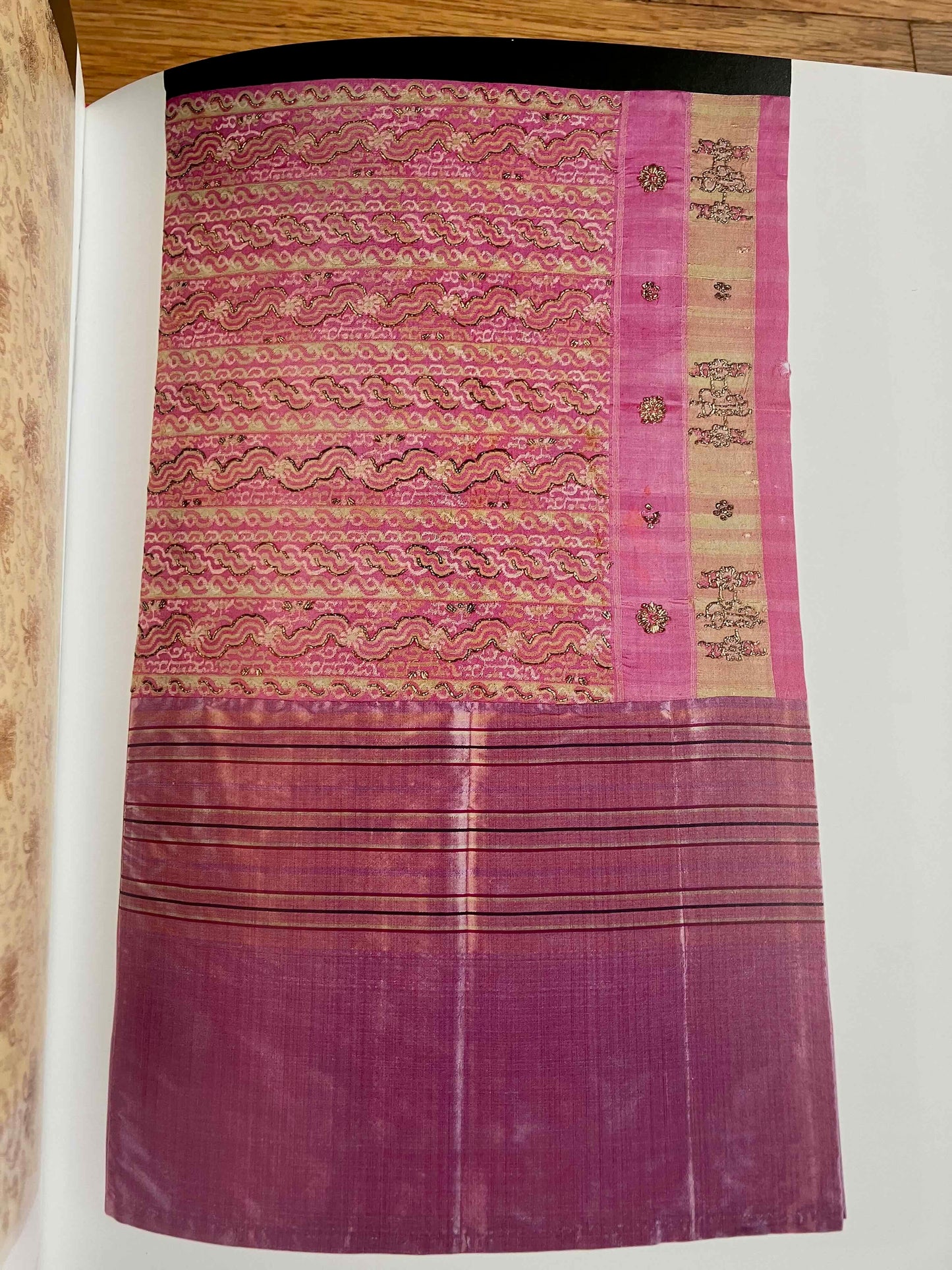 Susan Conway.  2002.  Silken Threads, Lacquer Thrones: Lan Na Court Textiles.  Bangkok: River Books.
